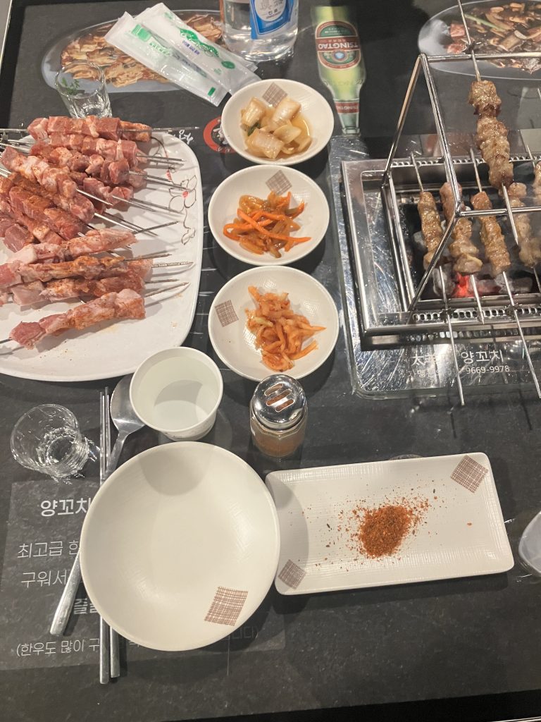 춘천 태양부양꼬치 테이블