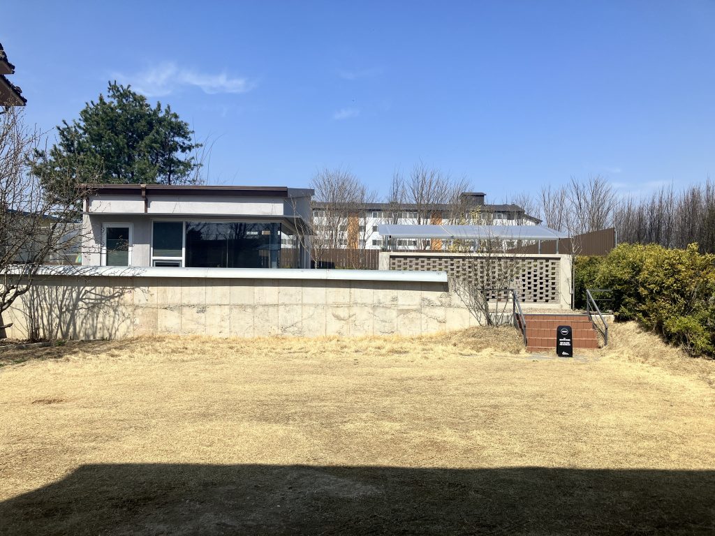 카페 디어라운더 뒷마당